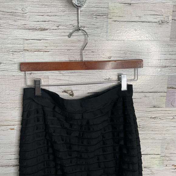 Banana republic size 2 black ruffle pencil skirt - Picture 8 of 8